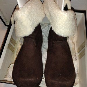 NWB/ RELATIVITY/ WOMEN, SIZE 8, BROWN SUADE & FAUX SHERPA BOOTS